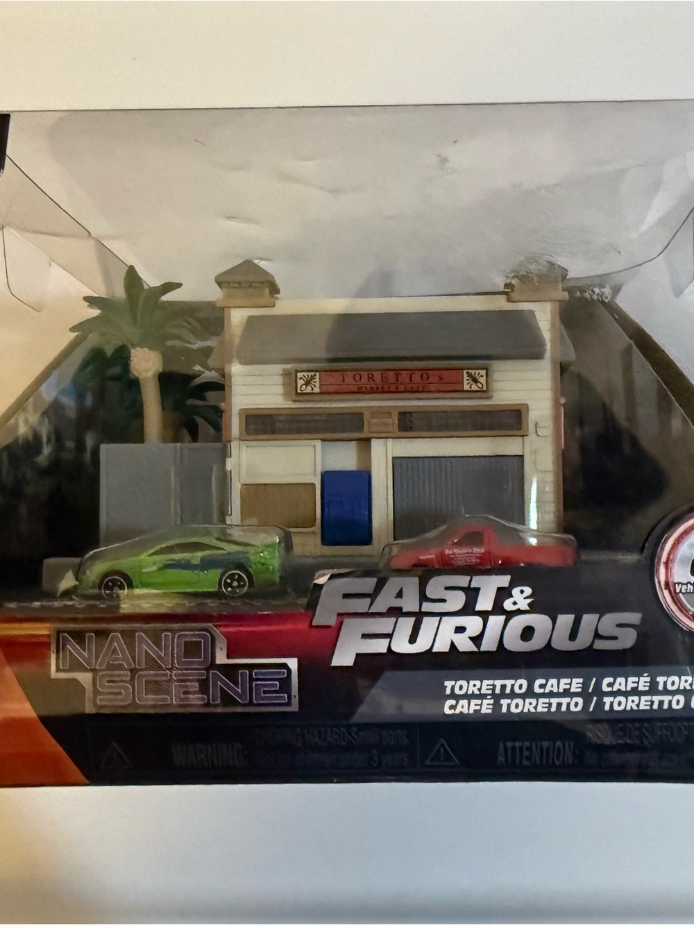 Fast & Furious Nano Scene Toretto Cafe Playset with Green and Red Cars